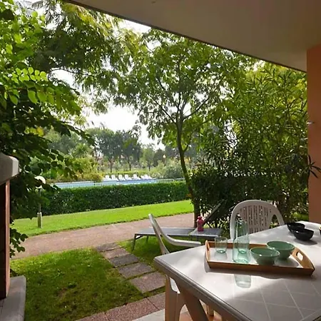 Beautiful Large With Shared Pool