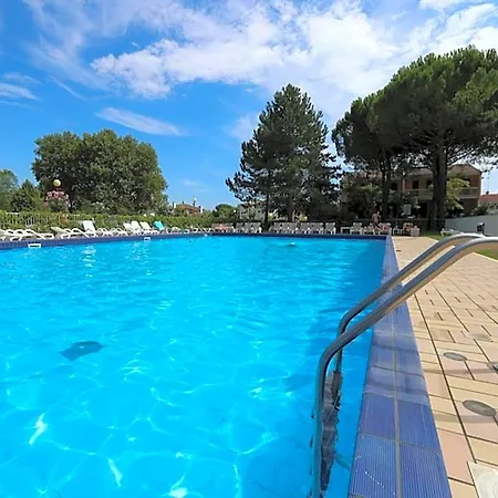 Beautiful Large With Shared Pool 호텔 *