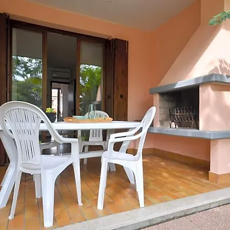Beautiful Large With Shared Pool *